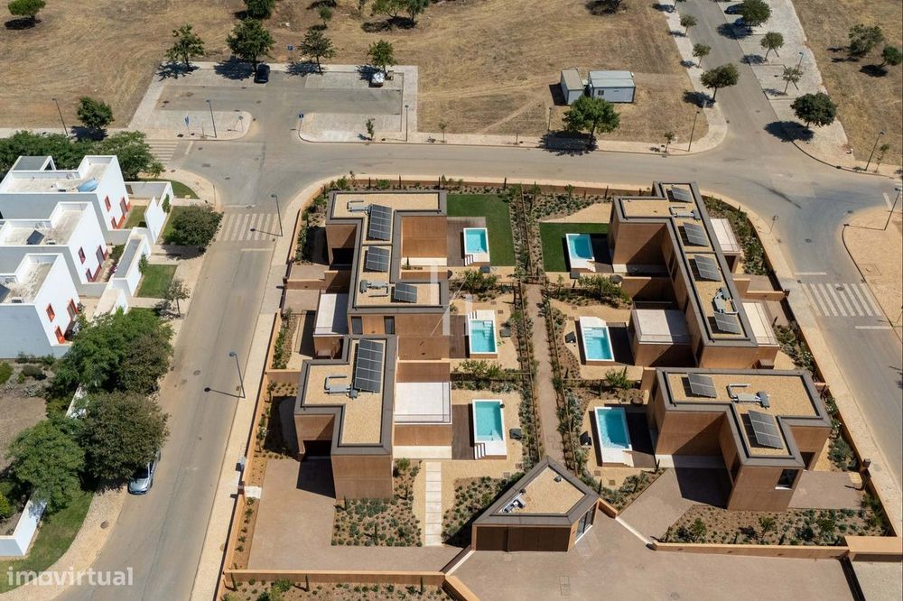 Moradia T3 para venda com piscina e jardim no Natura Village, Vilamour