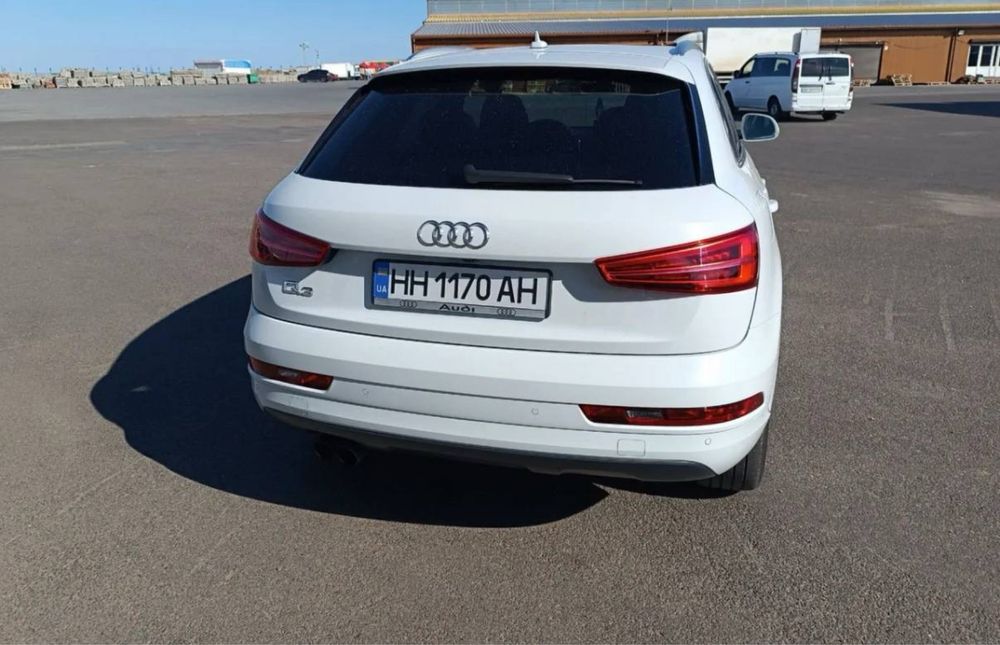 Автомобиль AUDI Q 3