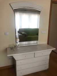 Móvel de quarto, branco com espelho