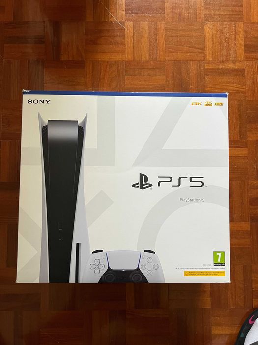 PlayStation 5 825GB (CFI-1216A), com leitor de discos.