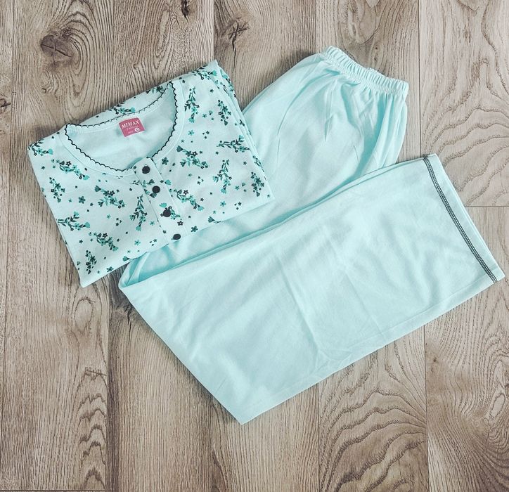 Piżama damska na długi rękaw.