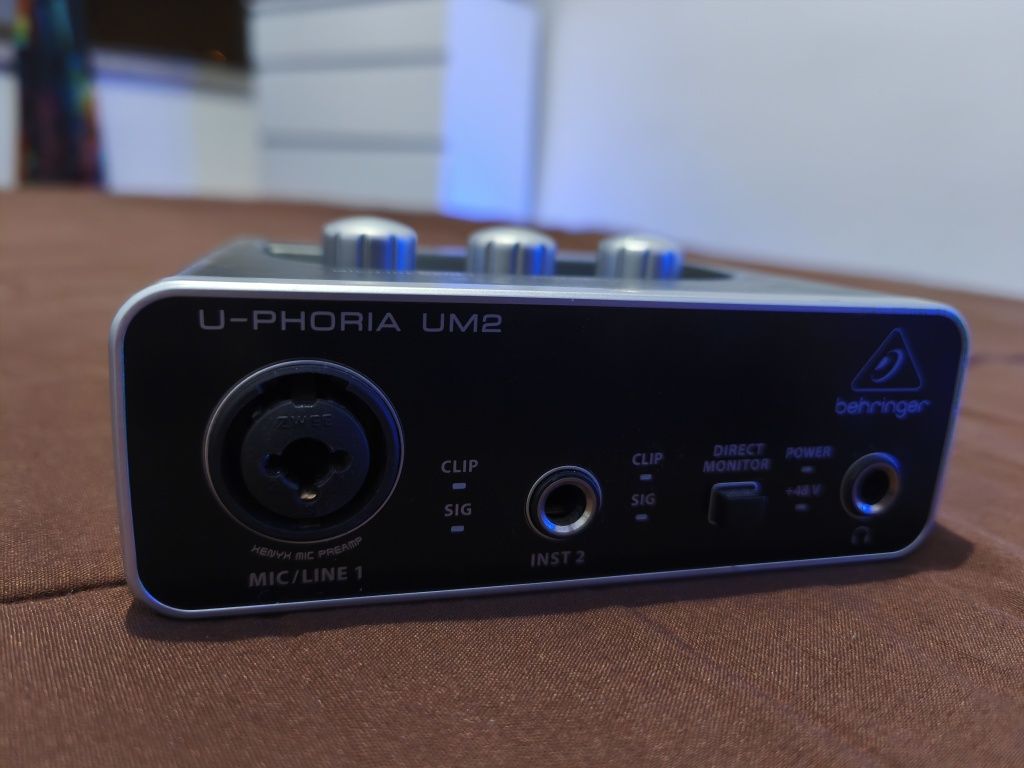 Placa de audio Behringer um2
