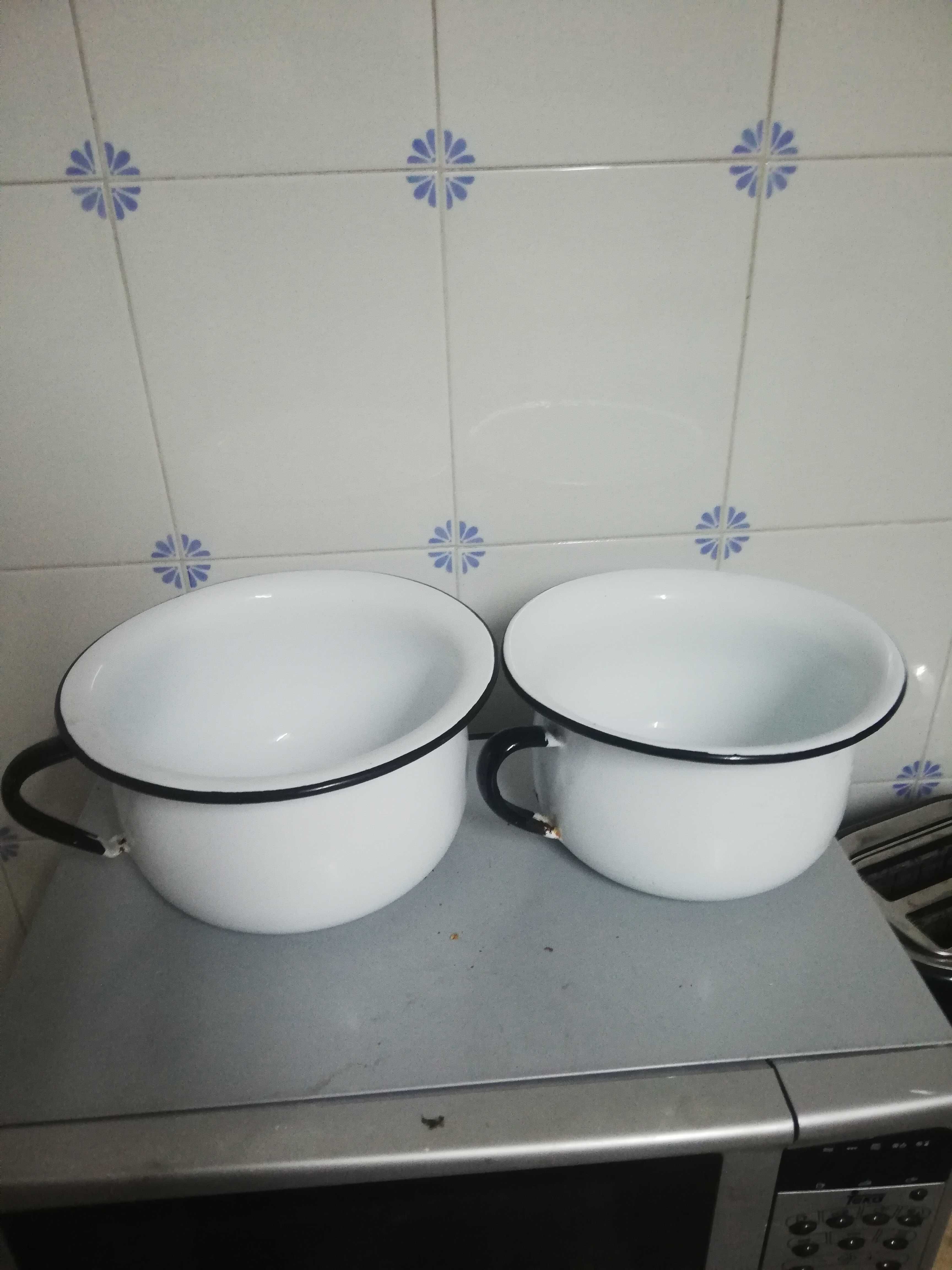 2 Penico em esmalte antigos