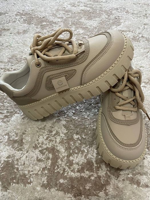 Кросівки жіночі 38рощмір