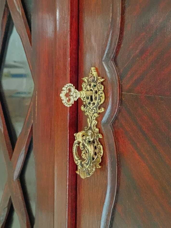 Aparador consola cristaleira estilo Queen Anne