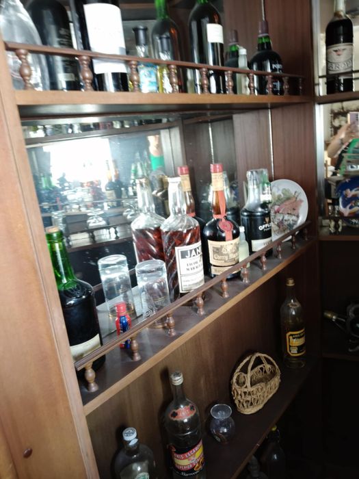 Bar de canto em madeira