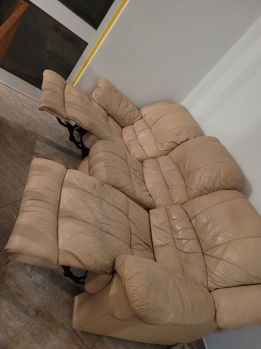 Sofá beige chateau d'Ax