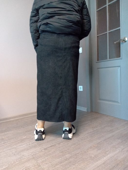 Класна вельветова спідниця