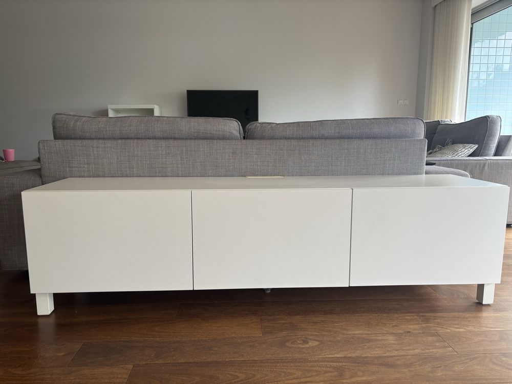 Móvel de TV arrumação BESTÅ Ikea com 3 gavetas
