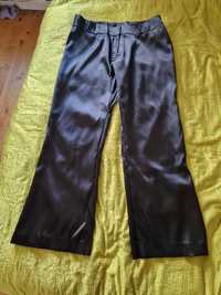Satynowe spodnie z szeroką nogawka