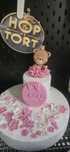 Figurka misiu z koroną z masy cukrowej na tort fondant