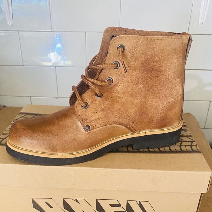 Botas pele sintética (Novas) Tamanho 40