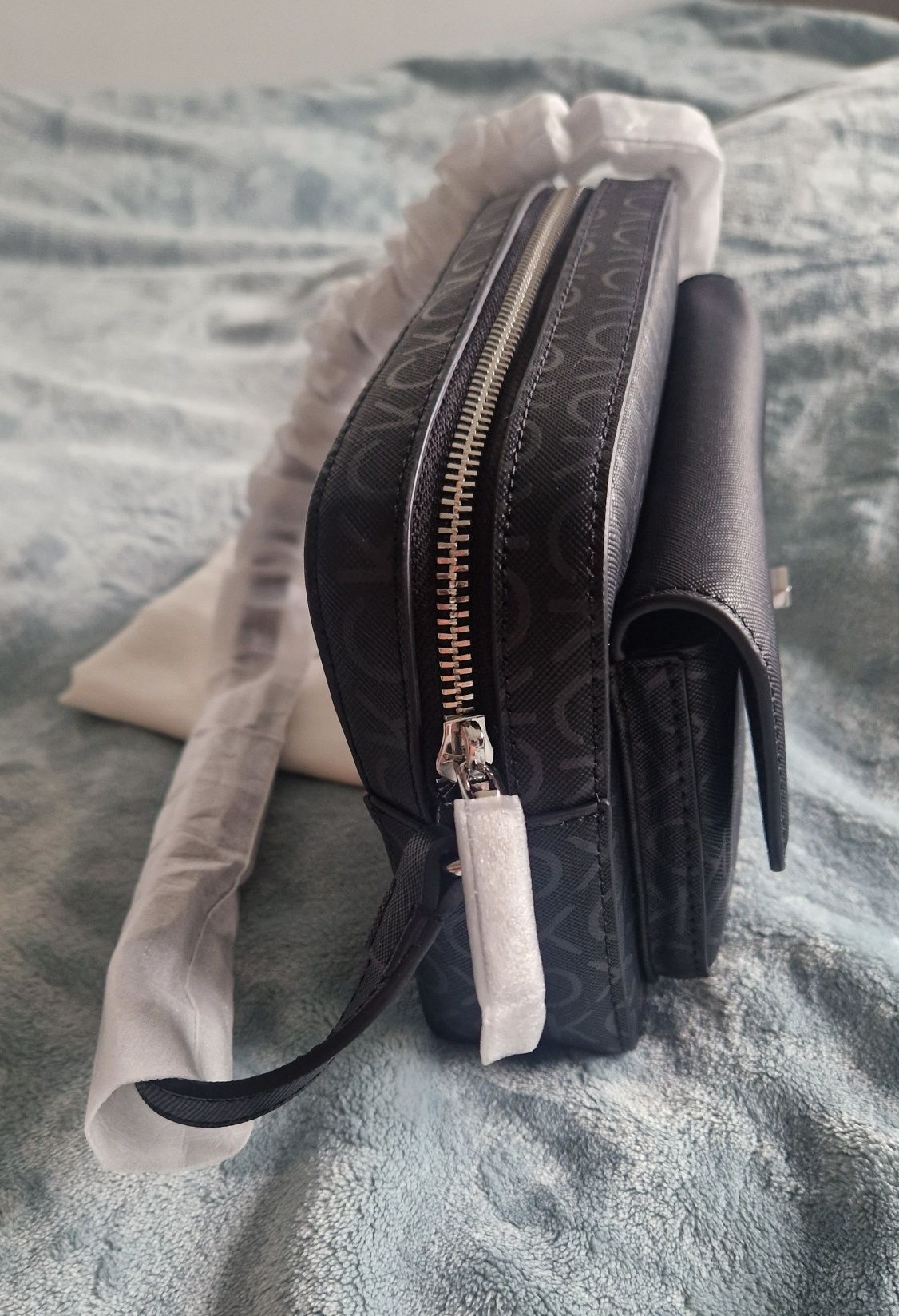 Calvin Klein torebka Re- lock Camera bag mono