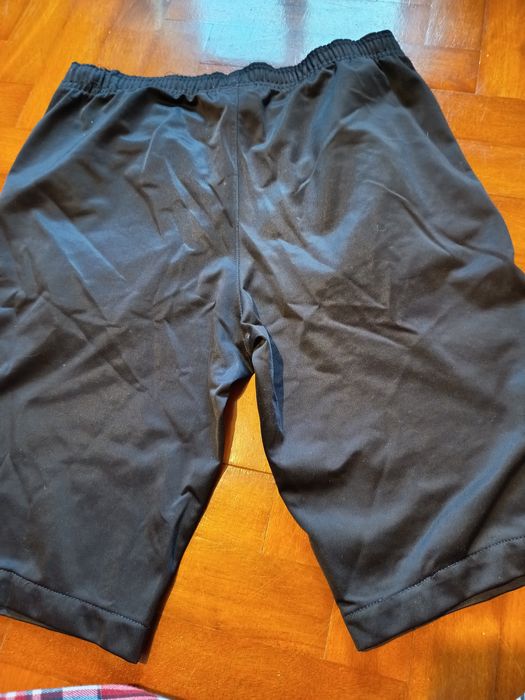 Calções pretos da Puma