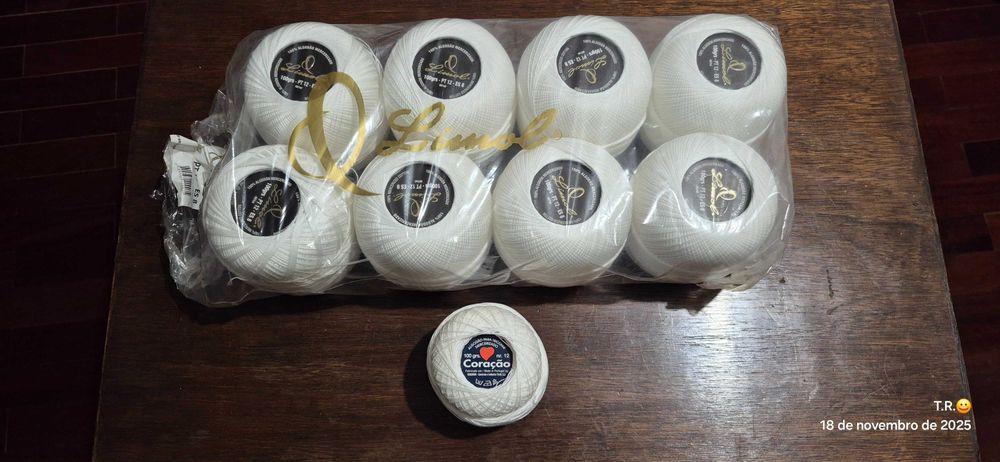 Algodão branco em novelos para crochê