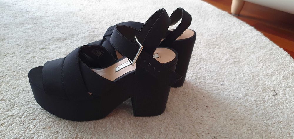 Sandálias salto Zara