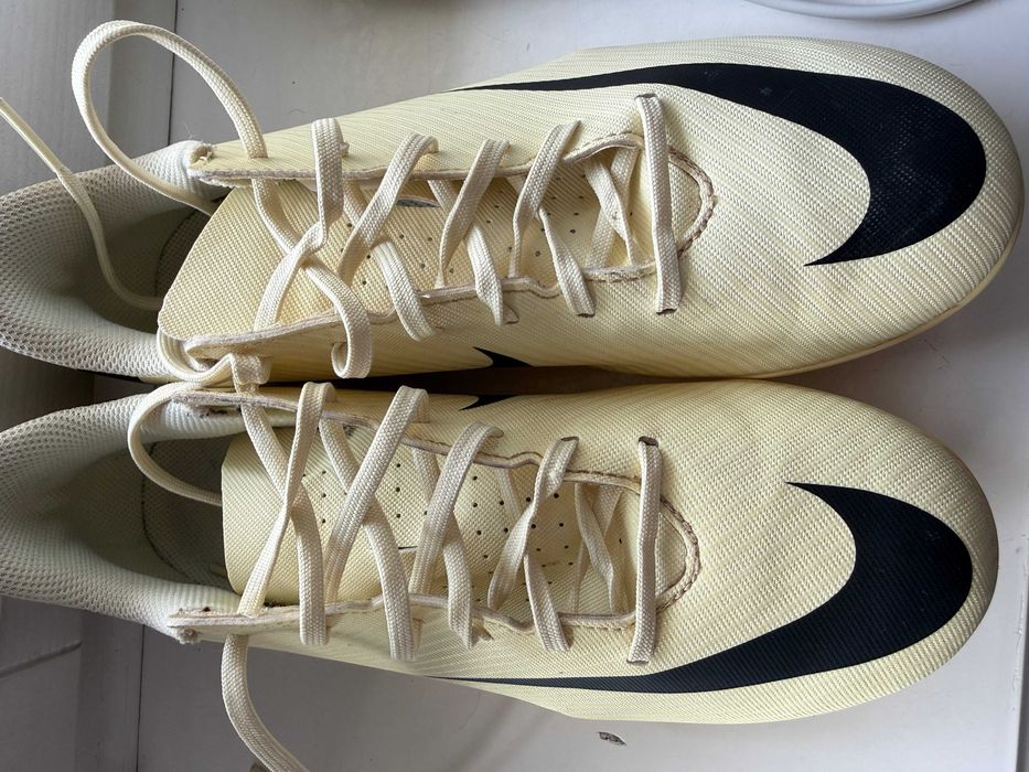 Buty piłkarskie NIKE dla dzieci