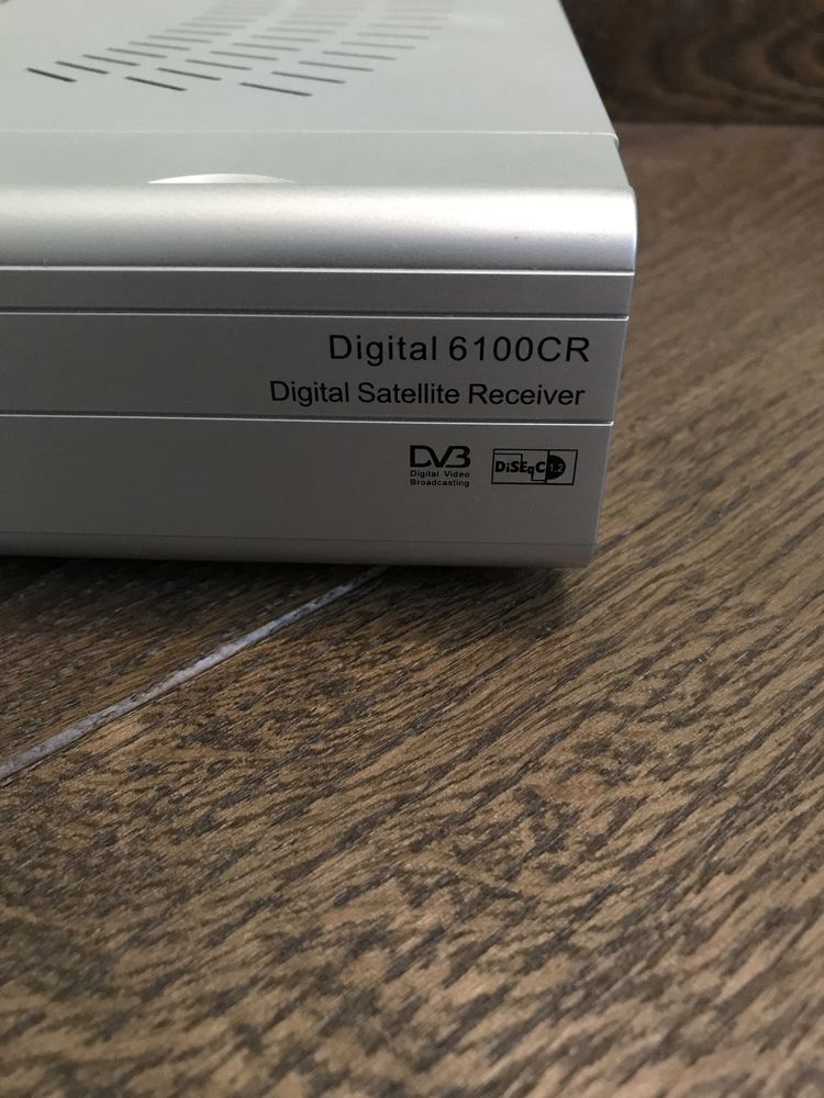 Тюнер, ресивер, підсилювач Digital 6100 CR