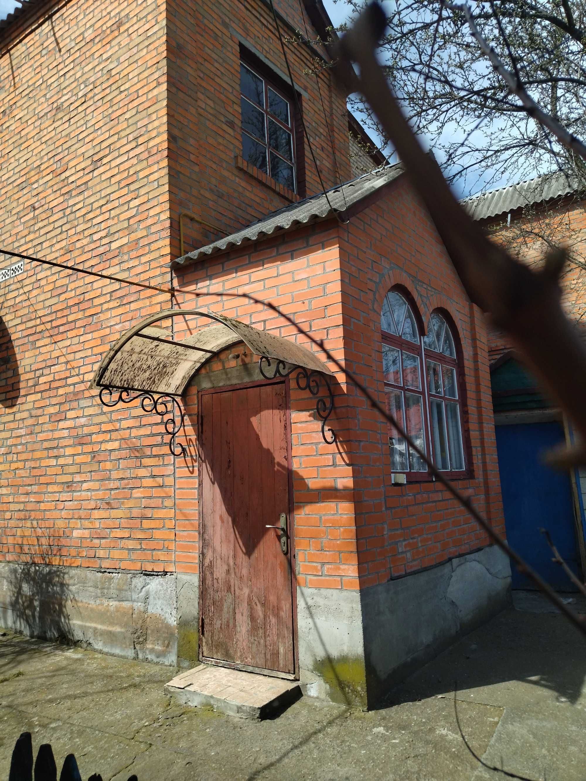 Продаж частини будинку два поверхи