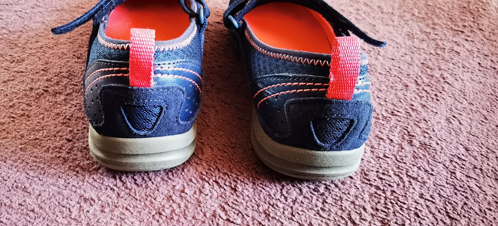Witam. Buty że skóry.