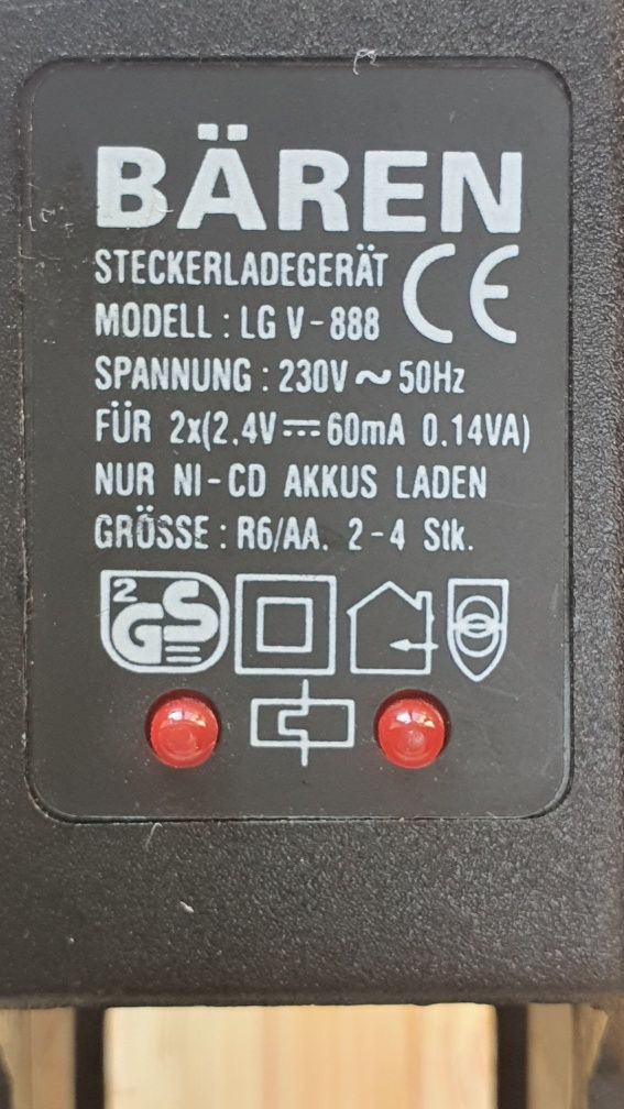 Продам зарядное устройство для 2-4 Ni-Cd аккумуляторов BAREN LG-888