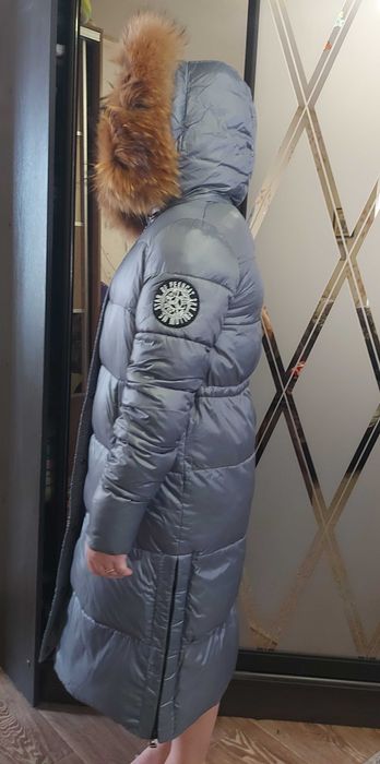 Плащ зимовий з натуральним хутром на капюшоні