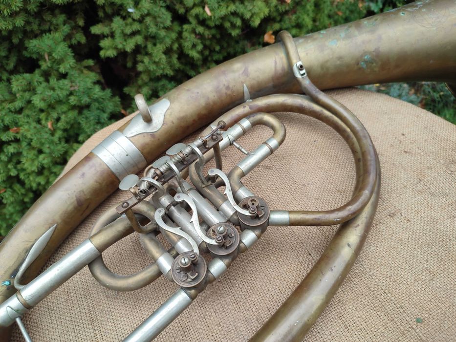Stary instrument dęty saxhorn