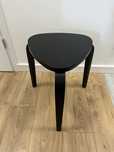 Czarny drewniany stołek/taboret Ikea Kyrre
