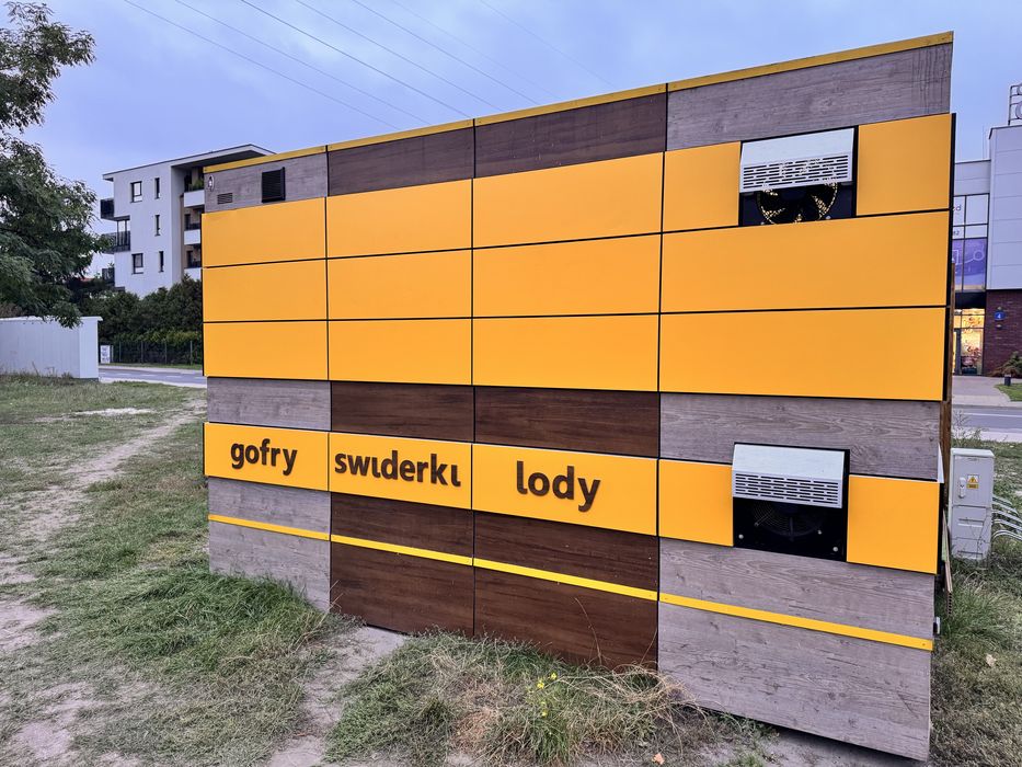 Przyczepa gastronomiczna lody gofry niewiadów
