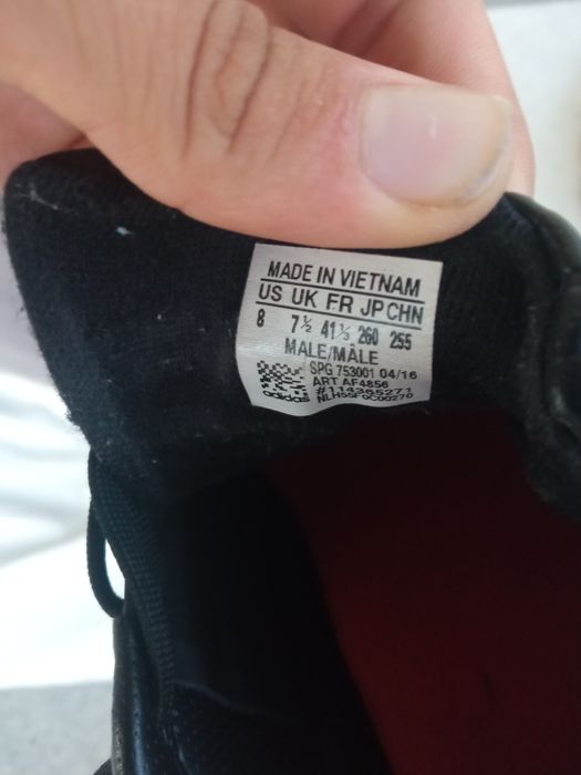 Chuteira adidas preta