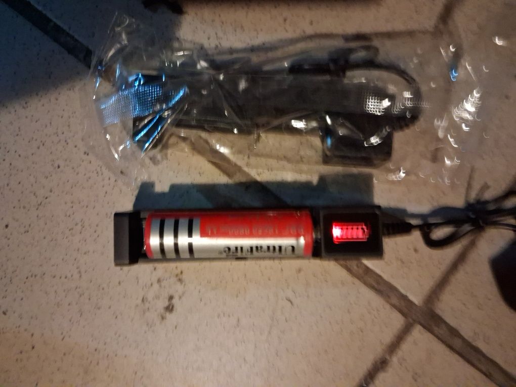 Ładowarka do bateri od 1,2v do 3,7 v