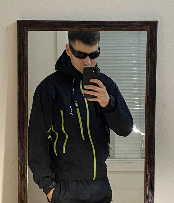 (L) HAGLOFS Черная курточка на мембране весенняя осенняя tnf gore tex
