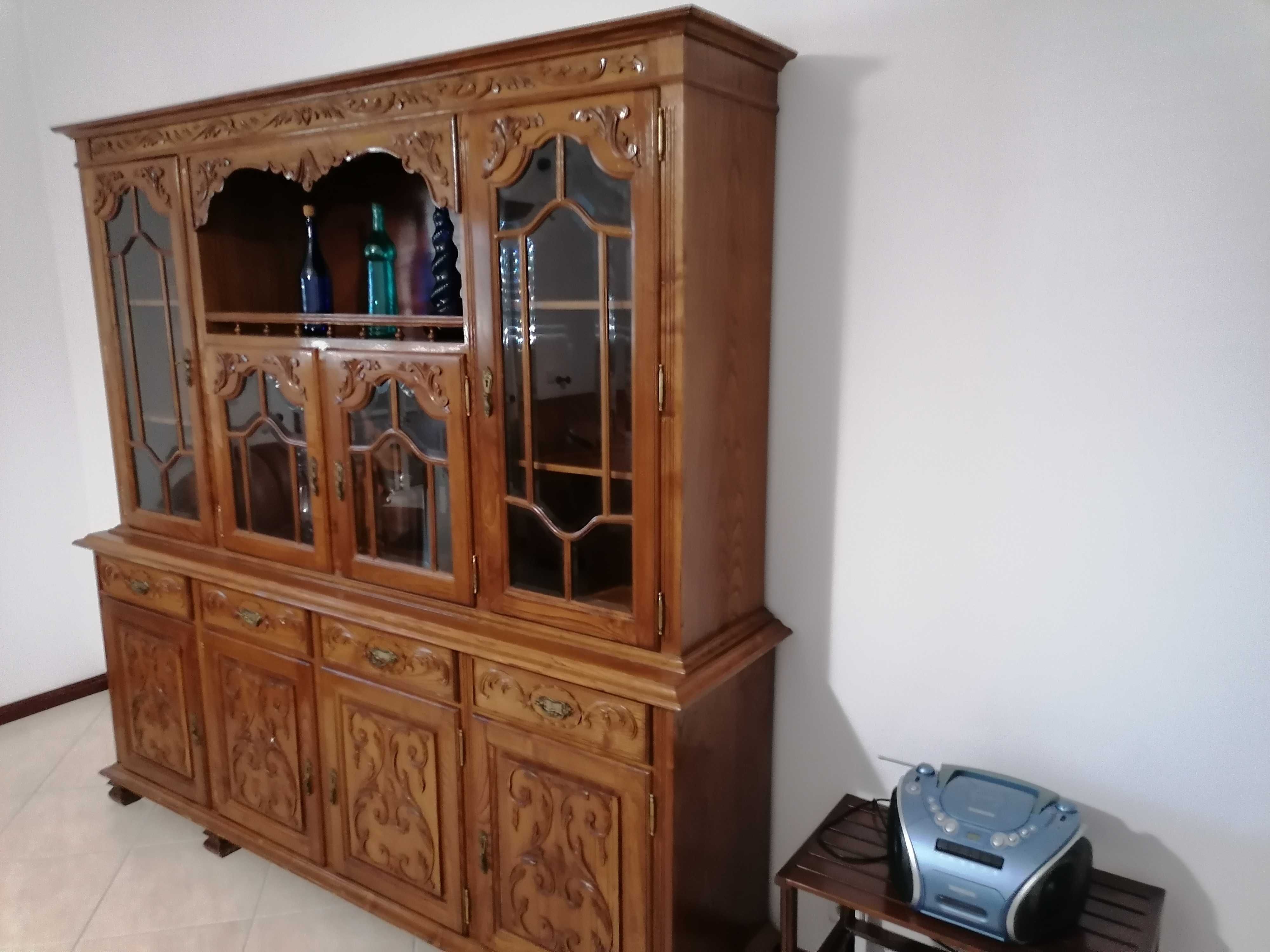 VENDO Conjunto de SALA de JANTAR em madeira MACIÇA de CASTANHO