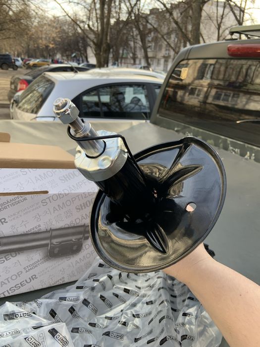 Стойки новые на Аутлендр 1