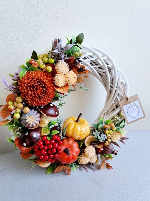 Wianek jesienny dekoracja jesienna ozdoba stroik na drzwi z dyniami