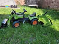 Traktor na pedały dla dziecka