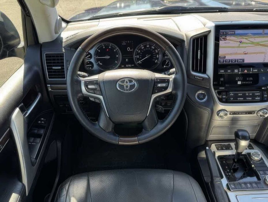 Toyota Land Cruiser      2019