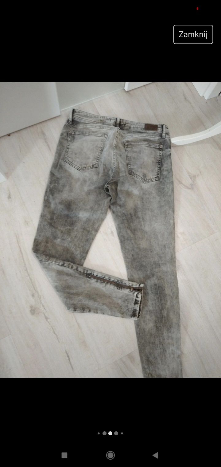 Świetne spodnie jeansowe z dziurami typu Mom, boyfrend . Zara
