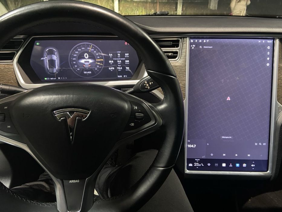 Тесла модел S 2013 року