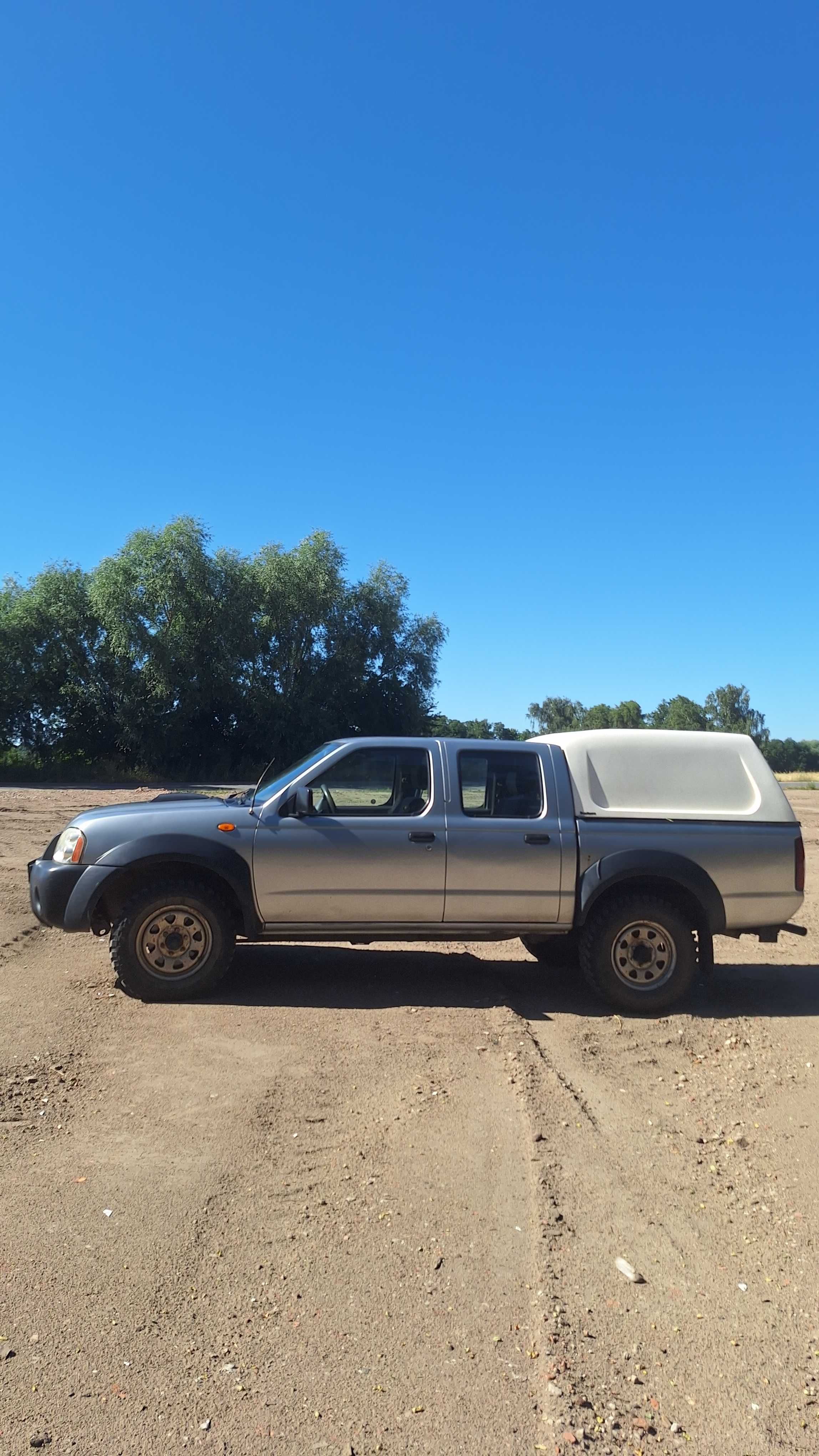 Nissan NP300 Pick Up 2009 r. hak 5-osobowy 133KM napęd 4x4