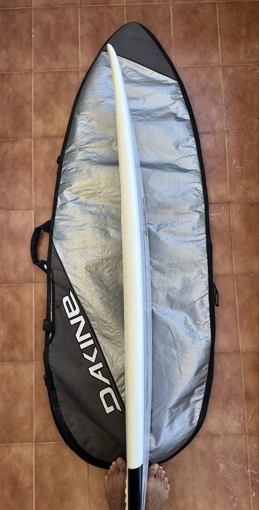 Prancha epoxy 5’9 31L  + saco Dakine