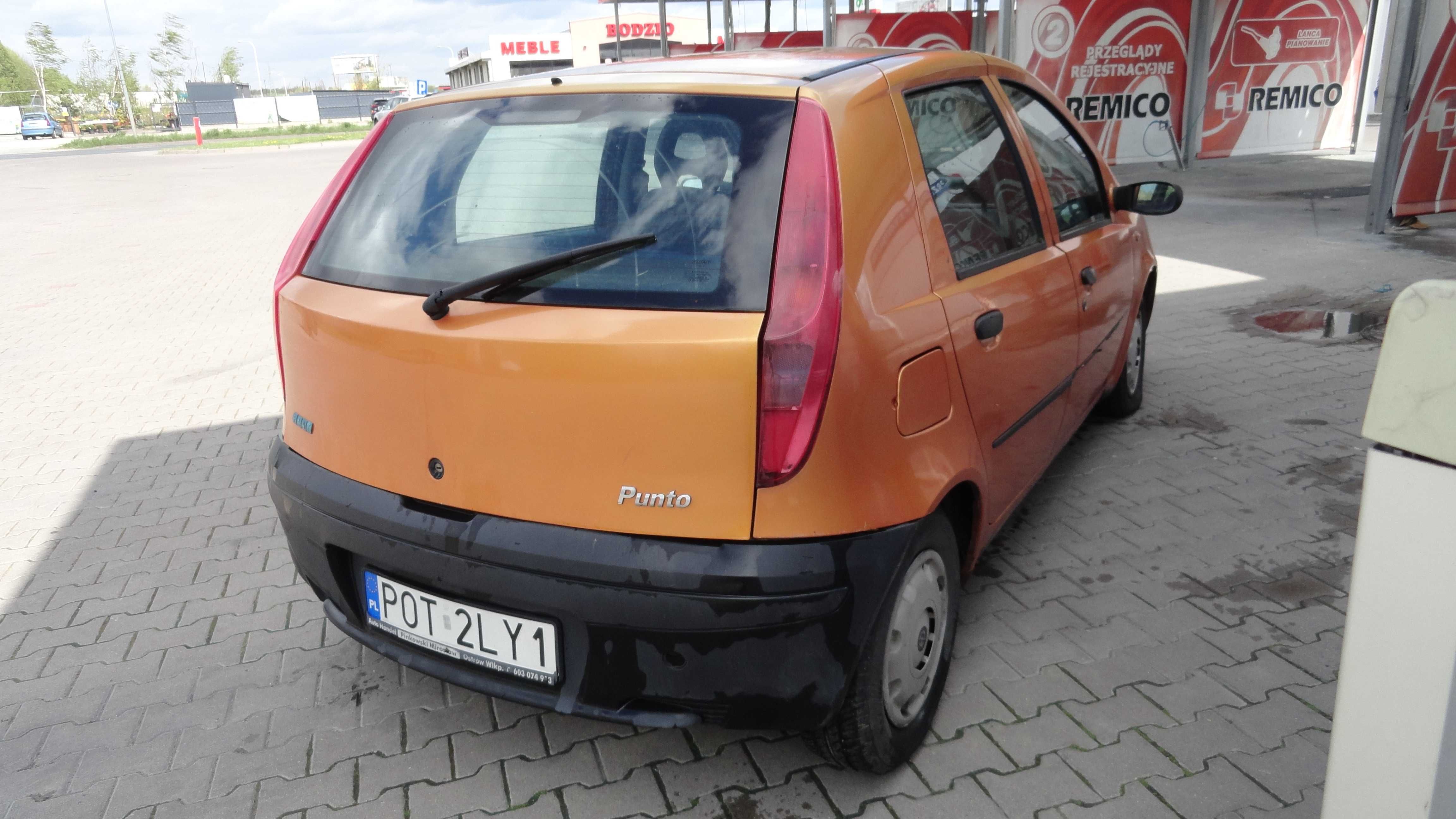 Błotnik prawy Fiat Punto pomarańczowy kolor 571