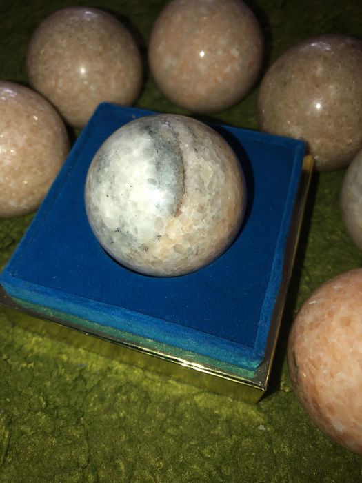 Изотерика.Декор.Камни в коллекцию.Шары из огненого камня Оникс 250 гр