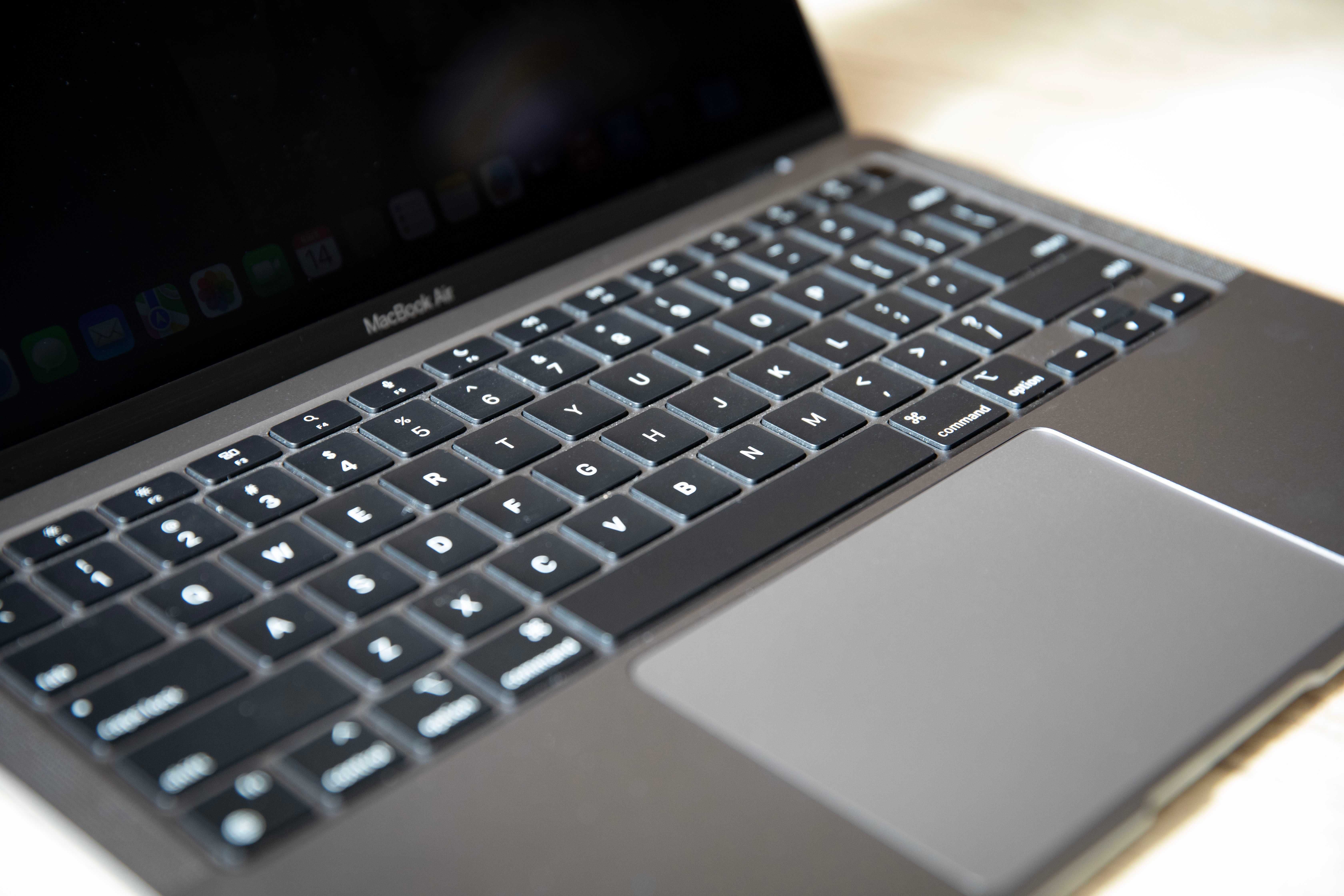 Свежий MacBook AIR m1 50 циклов. Магазин