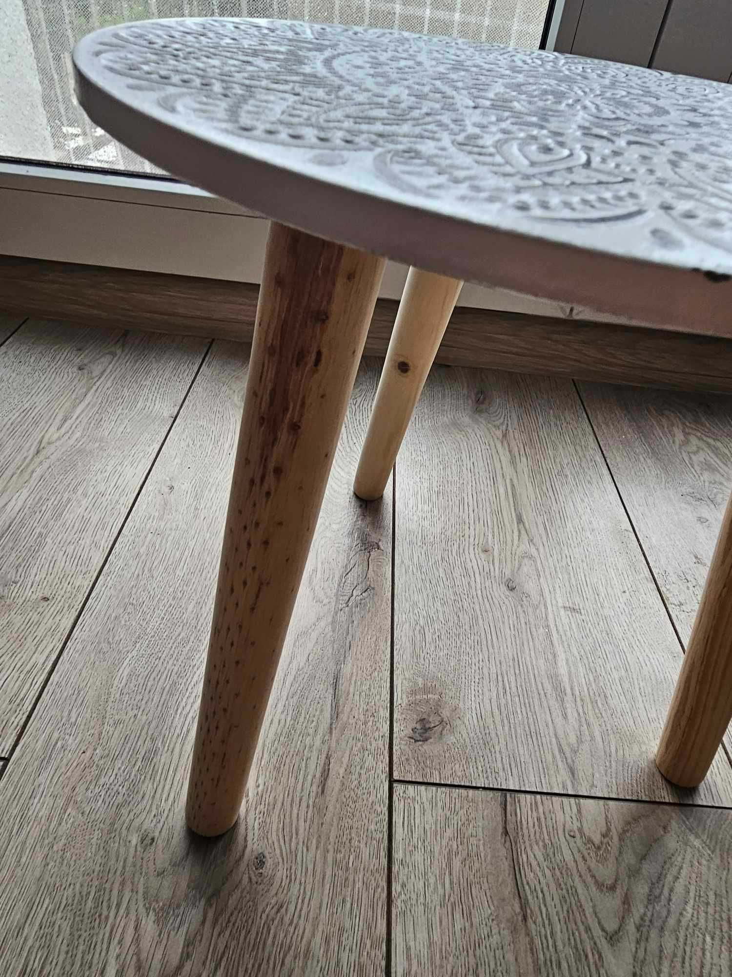 Ażurowy stojak stolik na kwiaty dekoracyjny do salonu wystrój boho