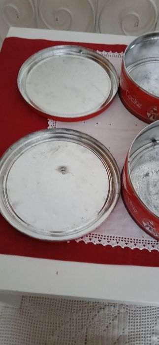 Latas motivo Natal, usadas