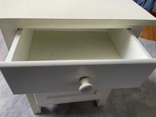 Mesa de cabeceira com gaveta e porta madeira maciça branca