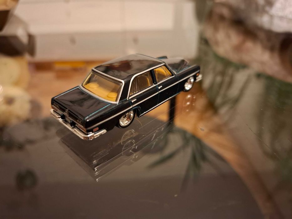 Hot Wheels Premium Mercedes 280 SEL