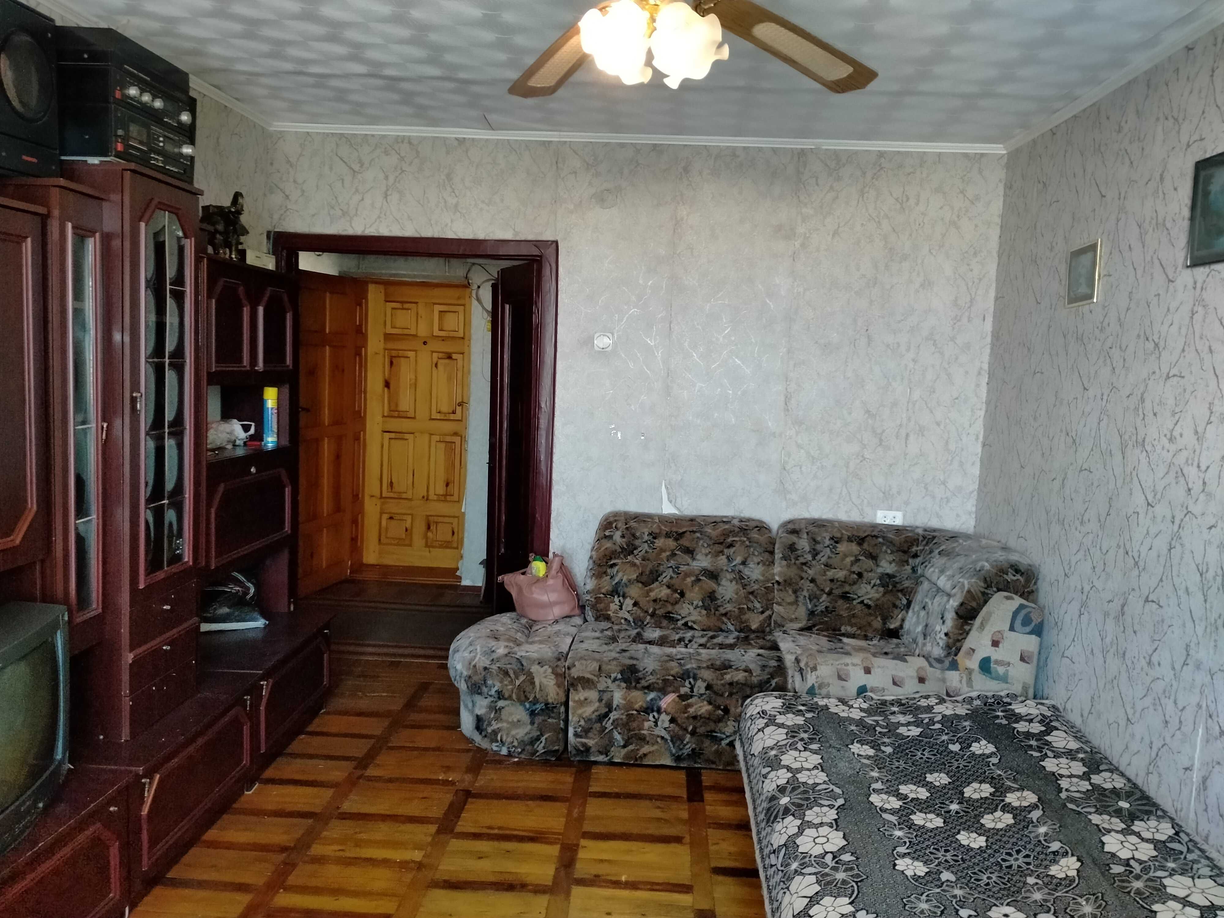 Сдам большую однушку с лоджией.