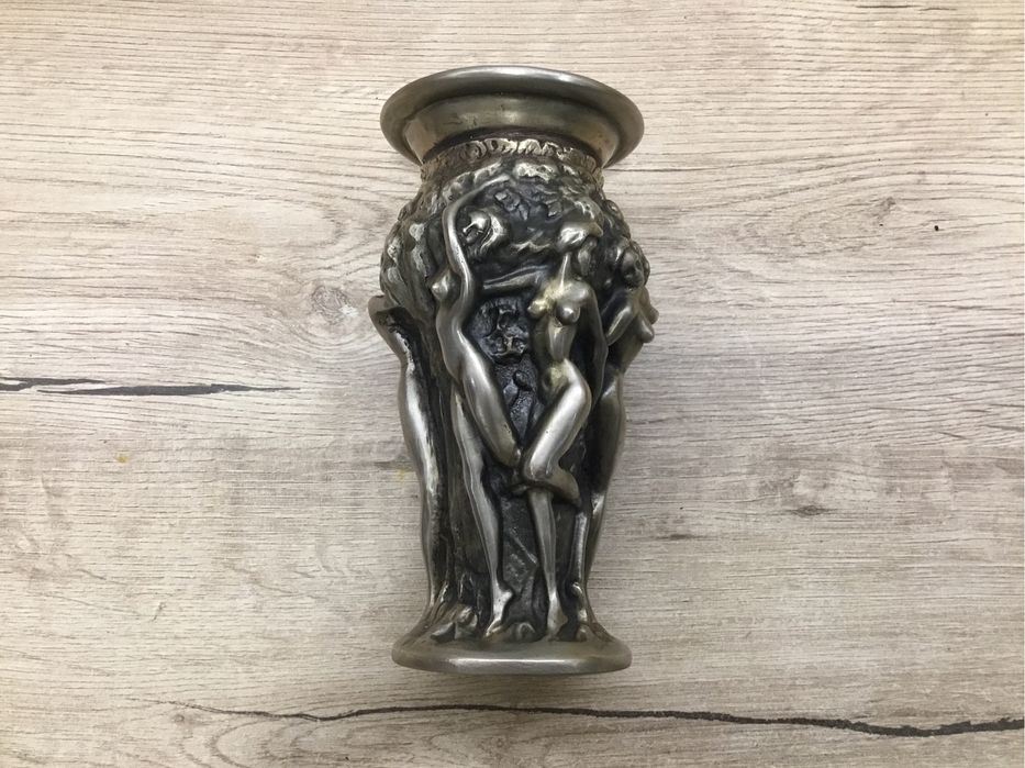 Ваза НЮ, Европа.